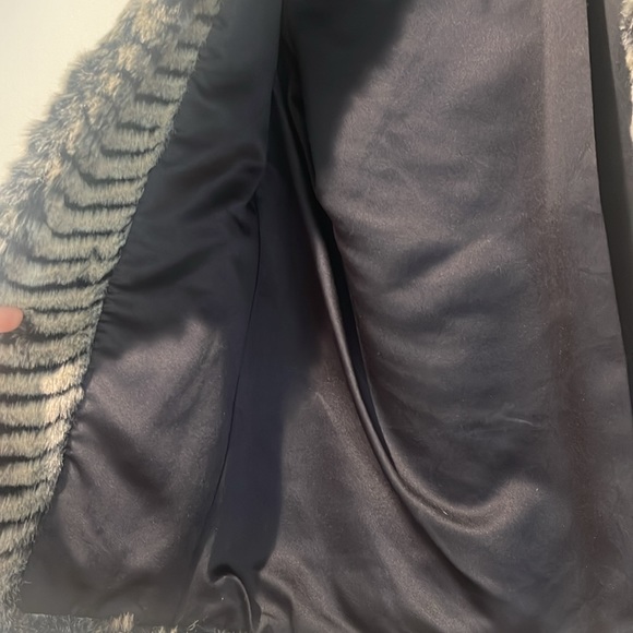 Beautiful jacket - Picture 3 of 7